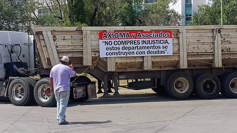 Trabajadores de la construcción exigen pago a empresa AXIOMA en León